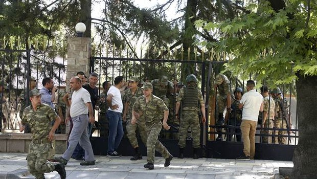 بالصور.. مشاهد من محاولة الانقلاب في تركيا